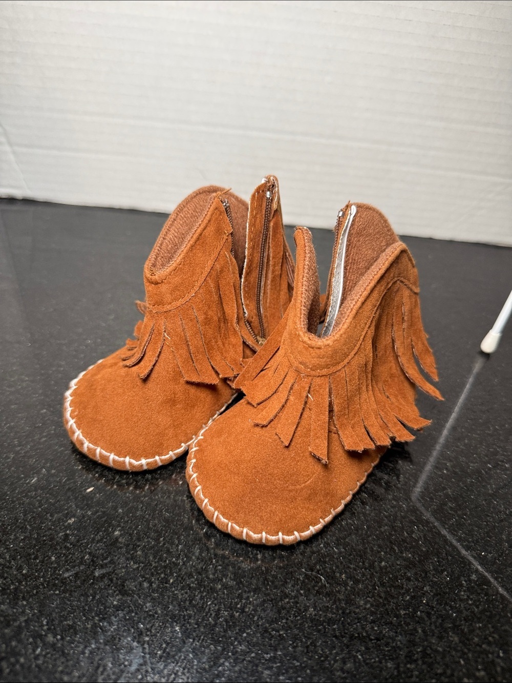 NEW! Baby Girl Faux Suede Fringe Moccasin Booties Size 2
